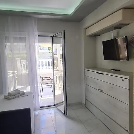 D&b 3 Paralía