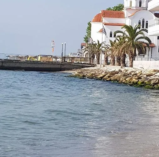 D&b 3 * Paralía